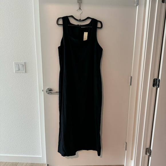Abercrombie & Fitch Linen-blend shift maxi dress in black - Picture 3 of 5